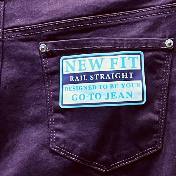 Gloria Vanderbilt Rail Straight Jeans in Plum Wine, sizes 12, NWT - Picture 5 of 11